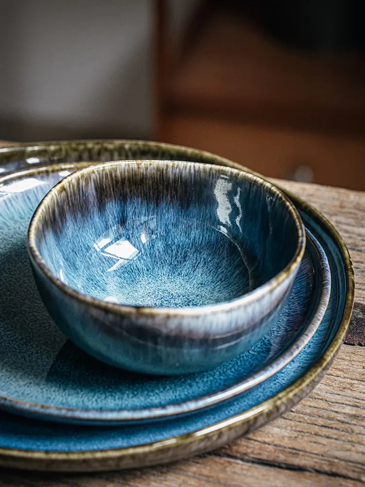 Niebieskie naczynia zastawy ceramicznej z reaktywną glazurą DUŻY WYBÓR
